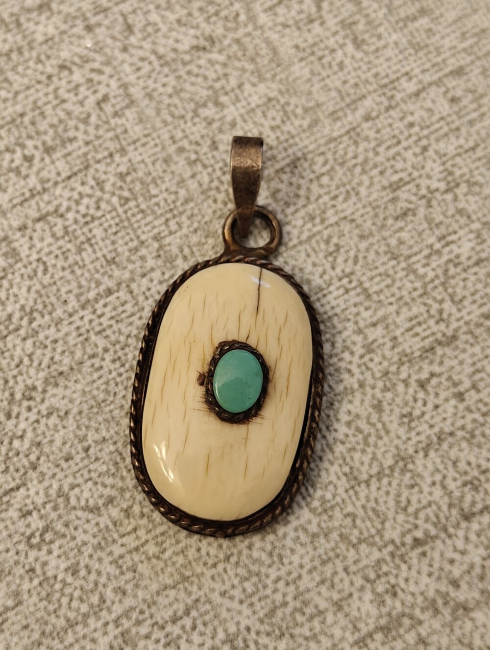 Old Southwestern Native American pendant - Picture 10 of 10